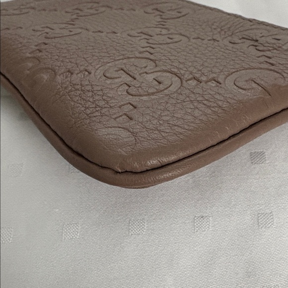 Gucci Emblem Leather Key Pouch - Brand New with Dust Bag & Box - Picture 6 of 11